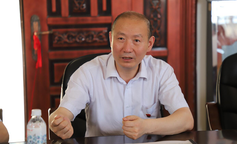 王涛深入高新区九峰镇3个村 调研“百企帮百村”帮扶事情 -  bevictor伟德官网